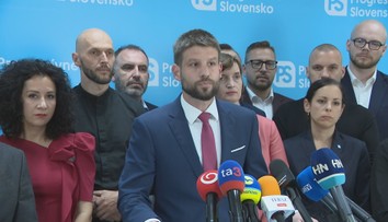 Opozícia kritizuje pozastavenie výkonu funkcie obvinenému prokurátorovi Michalovi Šúrekovi