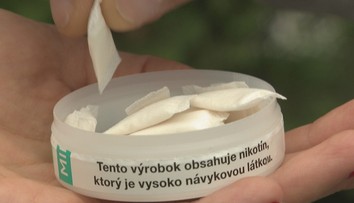 Predaj nikotínových vrecúšok by po novom mal byť pre mladých tabu. Zisťovali sme, ako to funguje v praxi