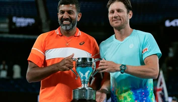 Australian Open: Bopana sa po triumfe vo finále štvorhry stal najstarším grandslamovým víťazom