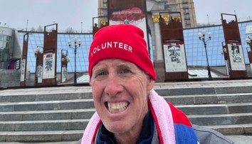 Muža, ktorý so zbraňou sledoval Donalda Trumpa, obvinili z pokusu o atentát