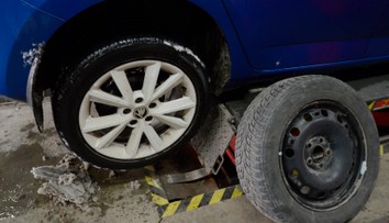 Pre vodičov sa napokon nič nemení. Pravidlá pre zimné pneumatiky ostávajú rovnaké