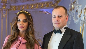 Kollár na plese opäť s Heringhovou. Takéto šaty sme od nej nečakali