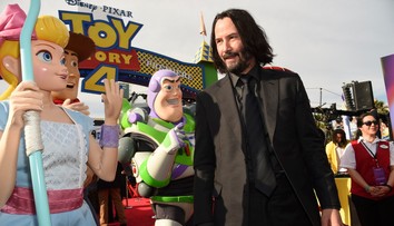 Keanu Reeves po desaťročiach ukázal priateľku. Všetkých odrovnal