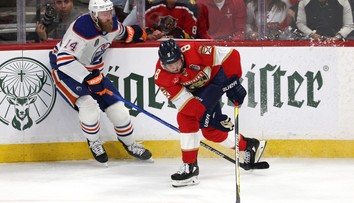 Získal vytúženú trofej a oznámil, že končí. Skúsený Američan uzavrel hokejovú kapitolu na vrchole