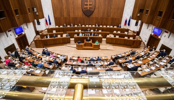 Poslanci začali rokovanie správou špeciálneho prokurátora Lipšica. Riešiť majú aj predčasné voľby z dielne Kollára