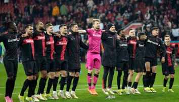 Mágia Xabiho Alonsa pretrváva, Leverkusen naďalej nezdolaný. Bochum bez Bera zaváhal