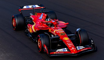 Verstappen skončil na tréningu pred VC Singapuru mimo elitnej trojky. Najrýchlejší čas mal Leclerc