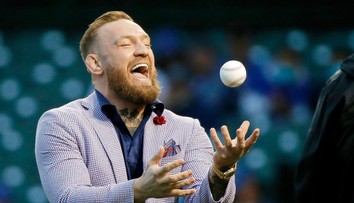 VIDEO: McGregorov úvodný nadhod baví sociálne siete. Horšie to hodil už iba raper 50 Cent