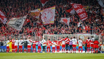 Fanúšikovia prispievali na záchranu a stavali štadión. Teraz sa ich klub derie medzi nemeckú elitu