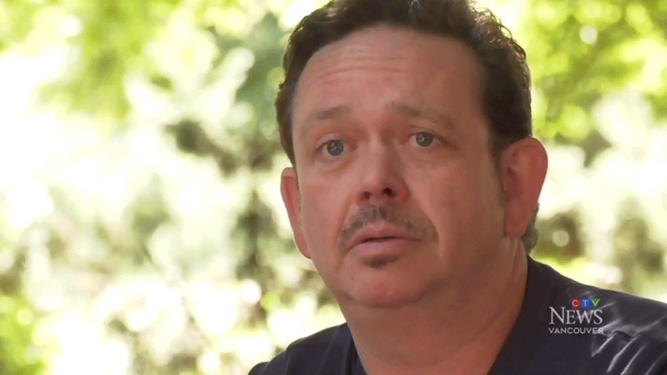 Muža zasiahol blesk. Pred smrťou ho zrejme zachránili obyčajné crocsy