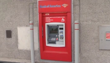 Bankomat namiesto potvrdenia o výbere vydával lístky s prosbou o pomoc