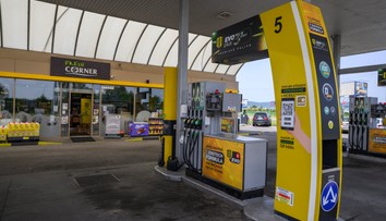 Vodiči šomrú na drahý benzín, Slovnaftu sa darí. Čistý zisk zvýšil o 30 percent na vyše pol miliardy eur