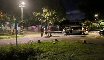 Dráma v Čunove. Muž postrelil svoju priateľku, potom zbraň obrátil proti sebe