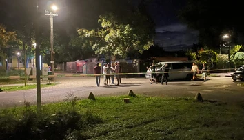 Dráma v Čunove. Muž postrelil svoju priateľku, potom zbraň obrátil proti sebe