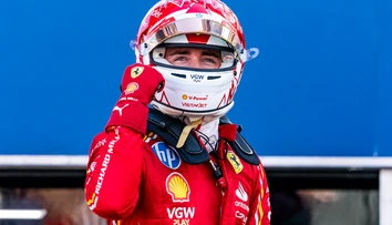 Monako prinieslo triumf domáceho jazdca, ktorý neskrýval emócie. Ferrari malo na pódiu oboch jazdcov