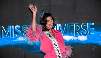 Víťazka Miss Universe upadla do nemilosti. Čelí obvineniu z vlastizrady, domov sa vrátiť nemôže