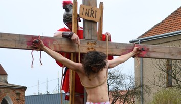 Kresťania v piatok spomínajú na deň utrpenia, ukrižovania a smrti Ježiša Krista