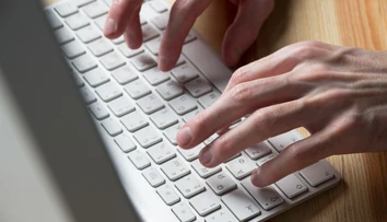 Študent z Británie poslal omylom email do USA. Zachránil tým ženu v Taliansku
