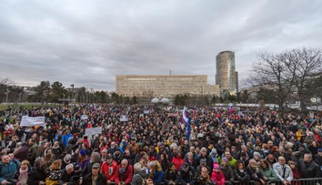 Nikdy nezabudneme, znelo v uliciach. Slováci si pripomenuli pamiatku Jána a Martiny