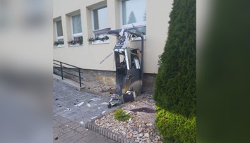 Zdemolovali bankomat, no odišli naprázdno. Policajti vyšetrujú incident v obci na Orave