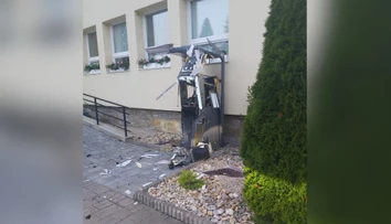 Zdemolovali bankomat, no odišli naprázdno. Policajti vyšetrujú incident v obci na Orave