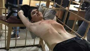 Útočník zo školy v Kazani je pod sprísnenou kontrolou. Zistili u neho sklony k samovražde