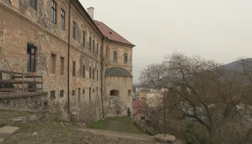 Stavba opradená množstvom legiend dodnes uchováva cenné pamiatky