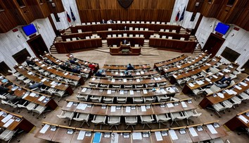 Referendum o vojenských základniach nateraz nebude, poslanci návrh zamietli