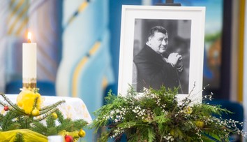 Slovensko sa rozlúčilo s profesorom Krčmérym. Na bohoslužbe vystúpil aj premiér Heger