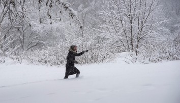 Japonsko zápasí s masívnym snežením, vo fujavici uviazla tisícka áut