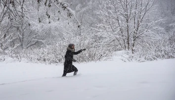 Japonsko zápasí s masívnym snežením, vo fujavici uviazla tisícka áut