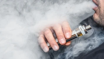 Mužovi explodovala vo vrecku elektronická cigareta. Popáleniny má takmer na celej nohe