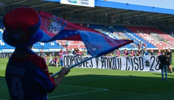 Mimoriadne emotívny zápas v Plzni: Čišovského si uctili minútou ticha a špeciálnymi dresmi