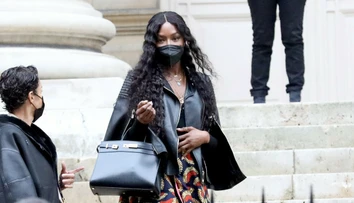 Prvýkrát s dcérkou v uliciach: Naomi Campbell zachytili paparazzi s kočíkom