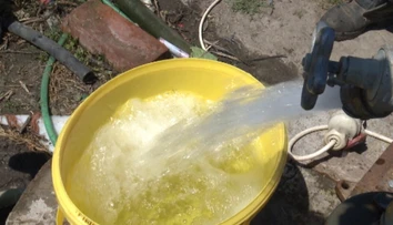 S nebezpečnou vodou sa trápia už roky. Mesačne za pitnú míňajú aj 50 eur