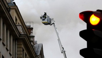 V Paríži horel hotel, v ktorom strávila posledné hodiny života princezná Diana