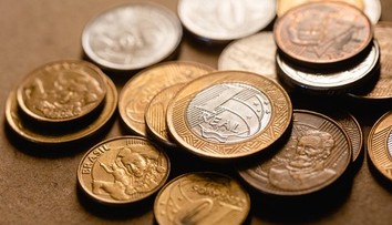 Brazílska modelka vrátila peniaze bývalému priateľovi kreatívnym spôsobom. Vyplatila ho mincami