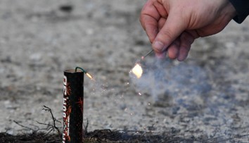 V Rožňave ošetrili pacienta, ktorému vybuchla petarda v ústach