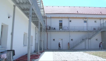 Ruinu po neplatičoch prestavali. Kto tam chce bývať, musí si to zaslúžiť