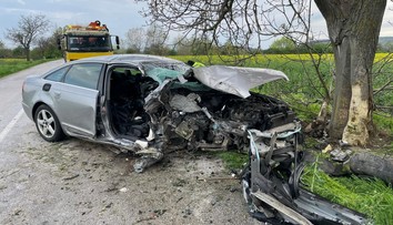 Iba 20-ročný mladík na audi A6 si zabil v aute o rok mladšiu kamarátku. Šoféroval opitý