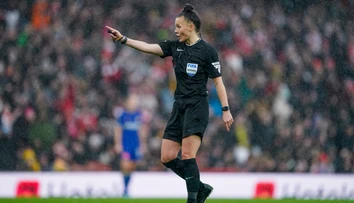 Ako prvá v histórii. Zápas Premier League povedie rozhodkyňa