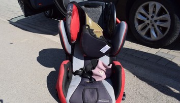 Hrozivá nehoda pri Trnave. Dievčatko (2) vypadlo za jazdy z auta, následne sa šúchalo po ceste