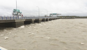 Vodu z Dunaja nezadrží ani Gabčíkovo. Juh Slovenska sa musí pripraviť na tretí povodňový stupeň