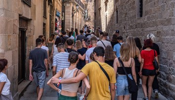 Španielsko navštívilo rekordne veľa turistov. Protesty záujem o destináciu neovplyvnili