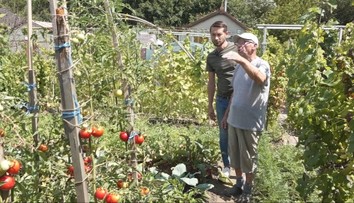 Dôchodca Emil miluje svoju záhradu a je to na nej vidieť. Prezradil, čo ešte môžete v týchto dňoch zasadiť