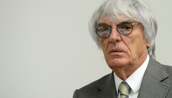 Bývalý šéf F1 sa priznal k daňovým podvodom. V minulosti vinu odmietal