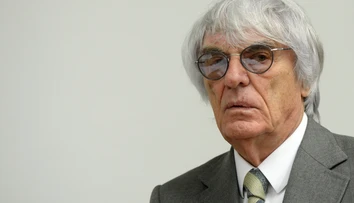 Bývalý šéf F1 sa priznal k daňovým podvodom. V minulosti vinu odmietal