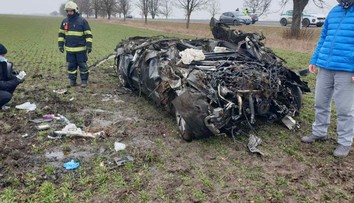 Za tragickou haváriou auta s mladými ľuďmi pri Nových Zámkoch je zrejme vysoká rýchlosť