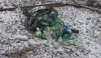 Plasty, elektronika či pneumatiky. Jar odkrýva neporiadok na odstavných plochách