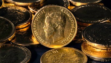 Keď umieral, rodine na sto rokov zakázal predať jeho zbierku vzácnych mincí. Ten čas práve uplynul